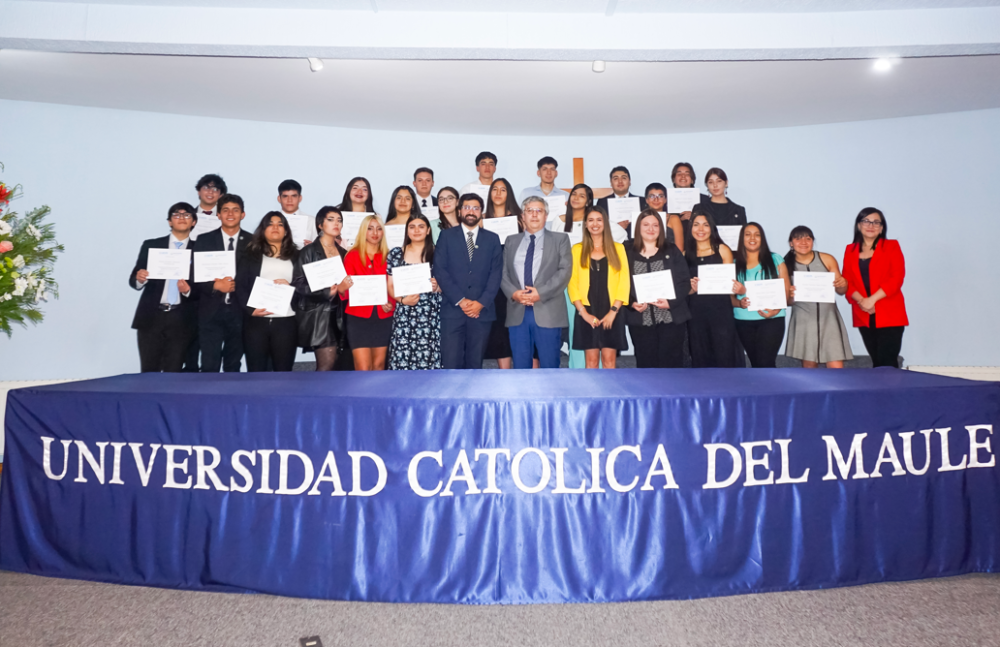 EMOTIVA CEREMONIA DE EGRESO PROGRAMA SEMILLA UCM GENERACIÓN 2021 Y 2022