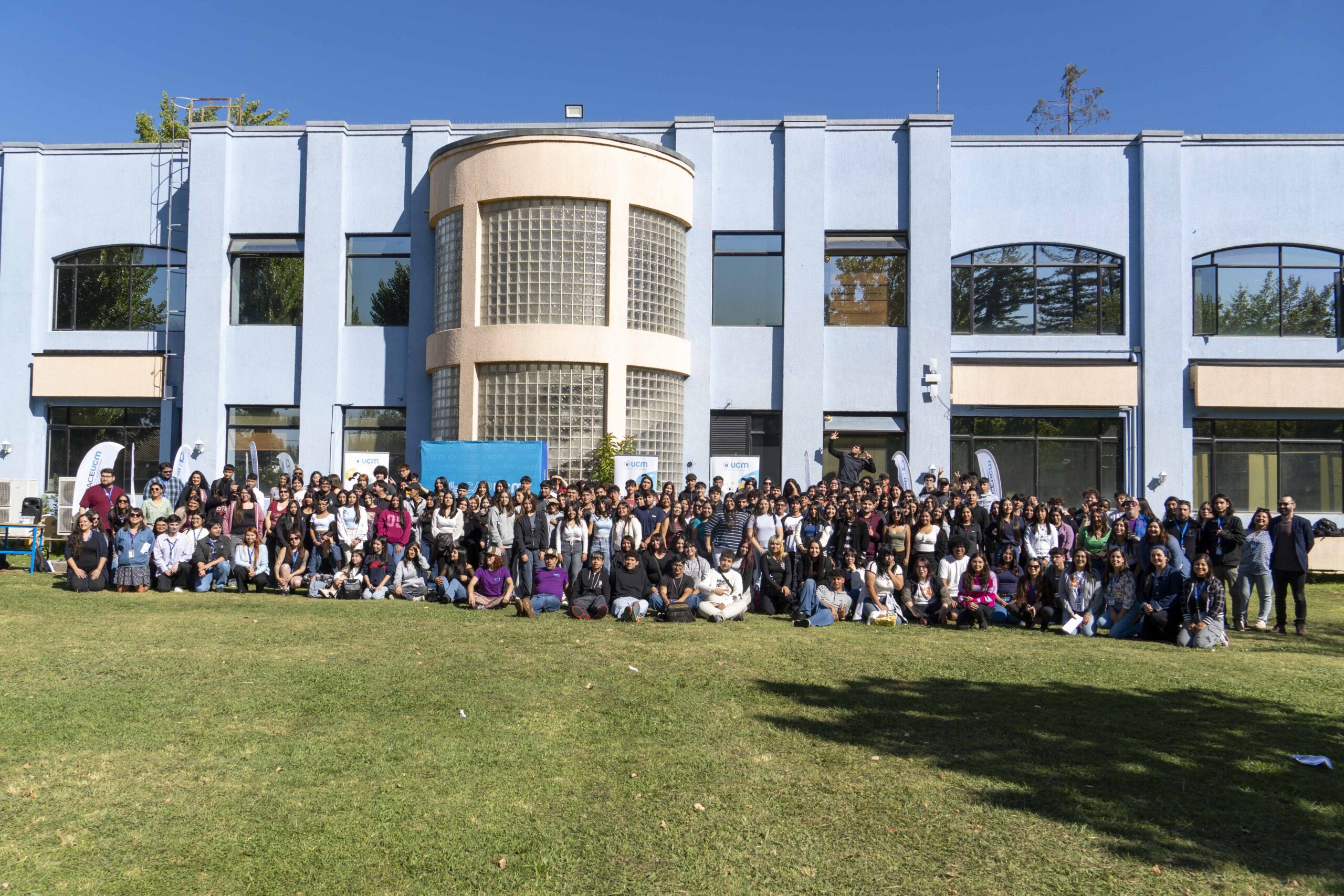 Cerca de 300 estudiantes PACE, PAT y PARI de 1° año disfrutaron de su bienvenida en la UCM